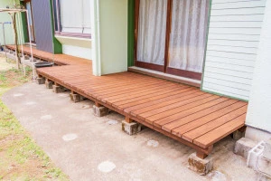 住宅のウッドデッキ　DIYリフォーム（張替え）完成の写真