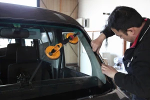 フロントガラス交換の様子