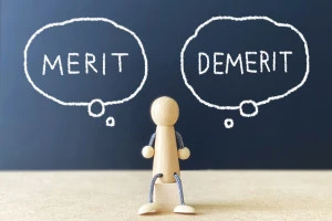 メリットとデメリットのイメージ写真