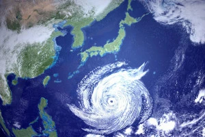 日本列島に接近する大型台風のイメージ画像