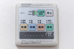 24時間換気システムのコントロールパネルの写真