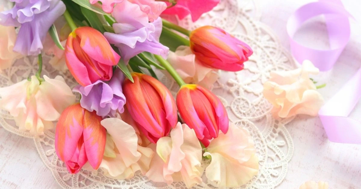 ペットの火葬で棺に入れる花の選び方とは？花の種類と選ぶポイントを解説