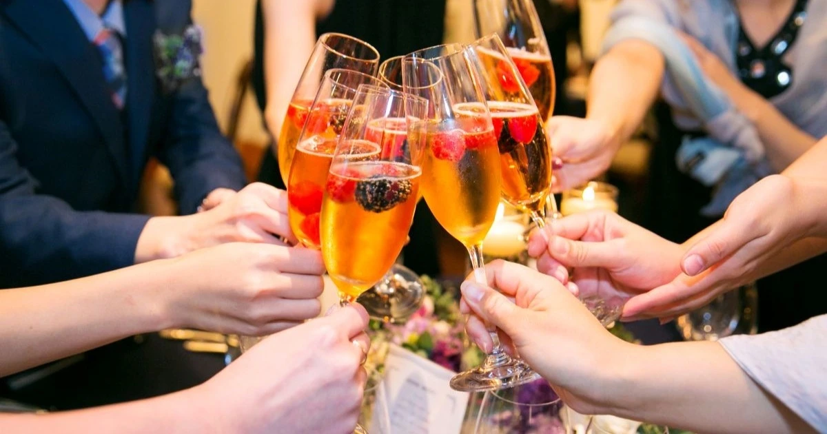 婚活パーティーでモテる服装とは？女性向け好印象コーデと着席・立食のポイント