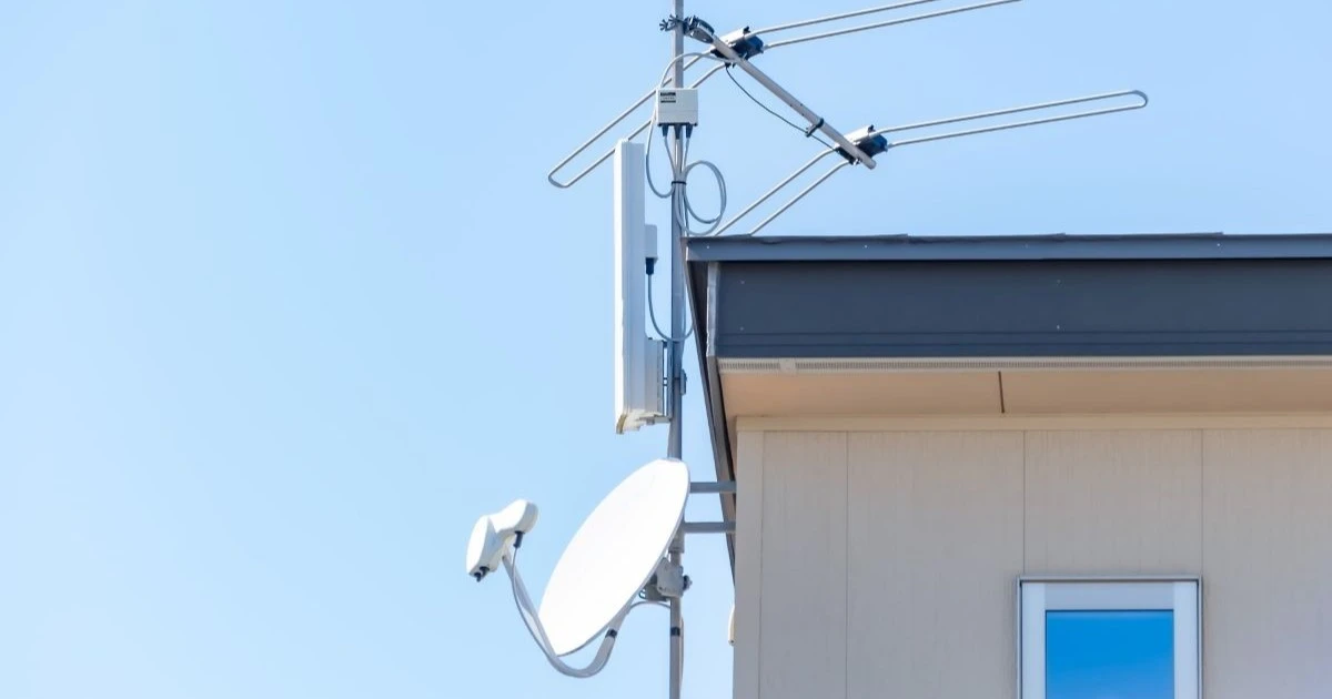 テレビアンテナの向きは自分で調整できる？種類別の調整方法やリスク、依頼費用を解説