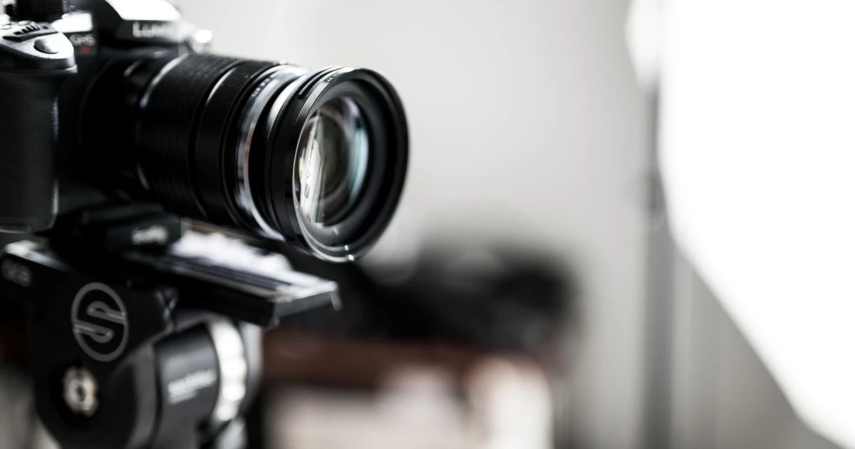 婚活は「プロフィール写真」で差がつく！自然な笑顔で印象アップする撮り方のコツ