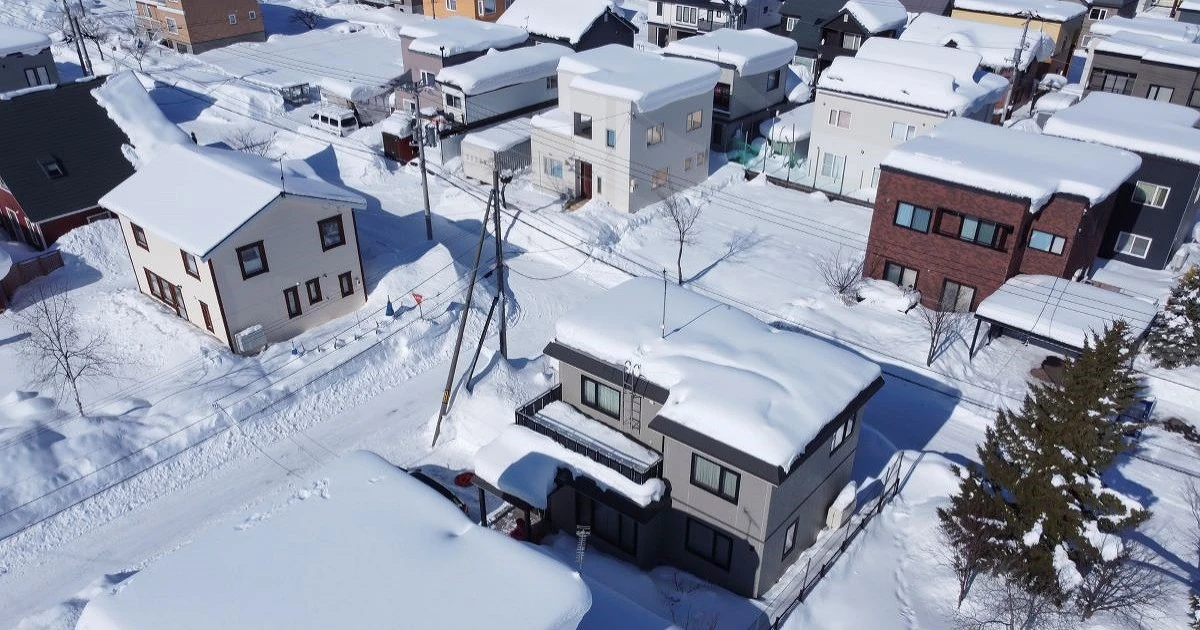 雪下ろし不要の無落雪屋根とは?メリット・デメリットや費用相場などを詳しく紹介します