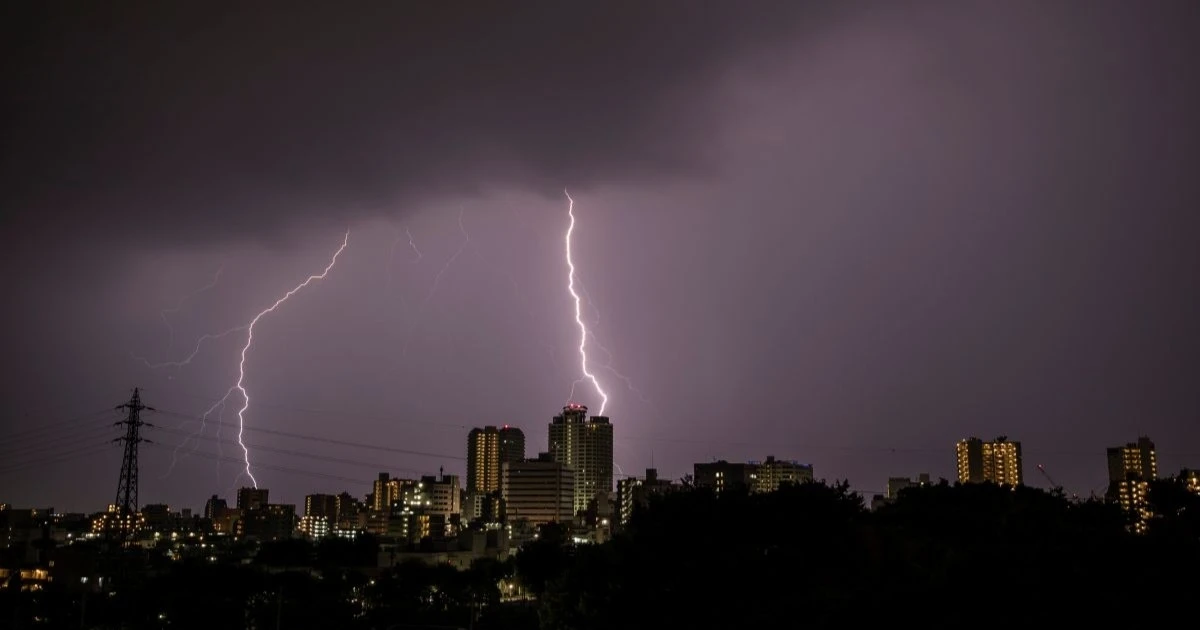 落雷による給湯器の故障を防ぐには?原因や対策方法を解説
