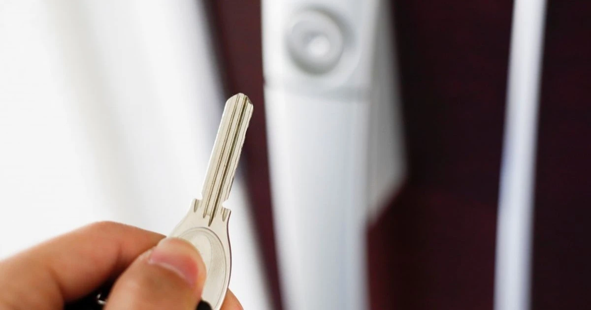 玄関の鍵交換を自分でする方法は?失敗しないための手順や費用、注意点を解説!