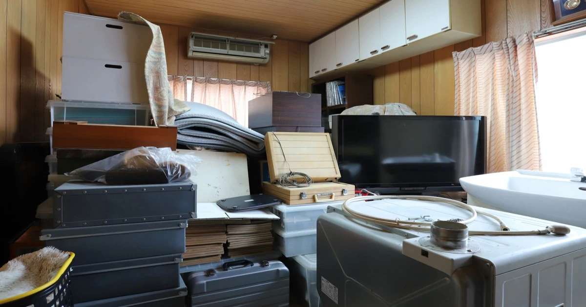 遺品整理の費用はいくらかかる？間取り別の料金表とトラブルを防ぐ事業者の選び方