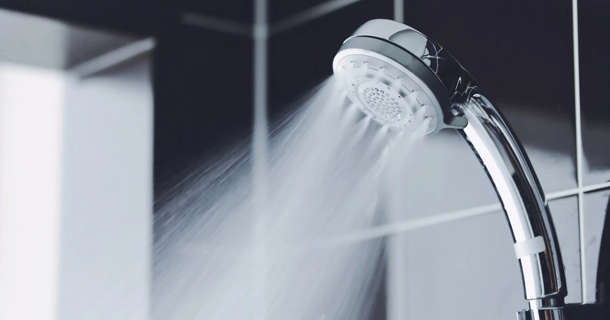 シャワーの水圧が弱い! 自分で調整する方法や業者の依頼費用を紹介