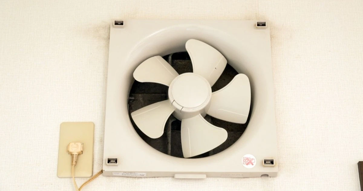 換気扇から風が入ってくる?!原因や対策を解説