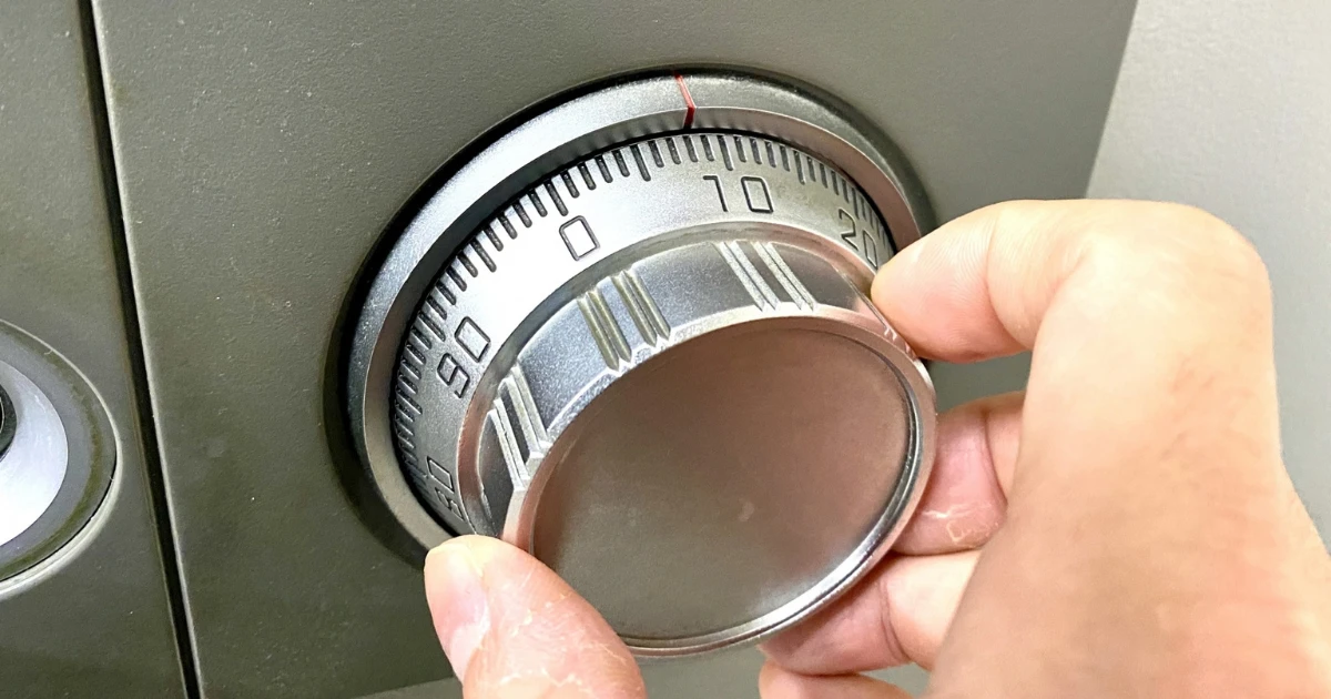 ダイヤル式金庫が開かない原因は？正しい回し方と対処法、鍵屋に依頼する判断基準