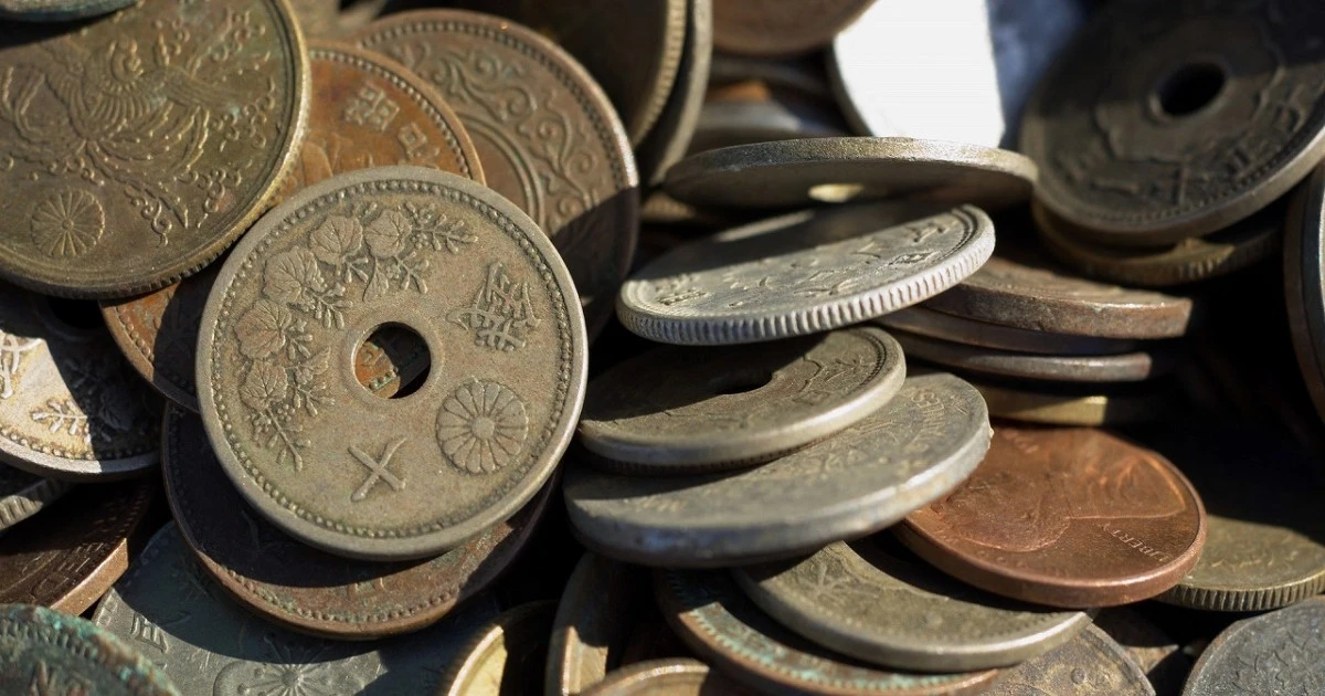 硬貨(古銭)の正しい洗浄方法とは?価値を下げない保管方法なども解説