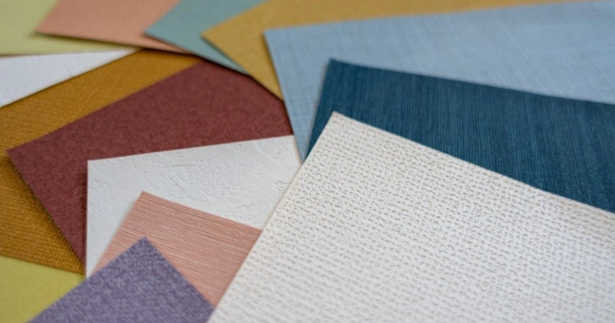 一軒家の壁紙張替え費用の相場は？安く抑えるポイントを解説