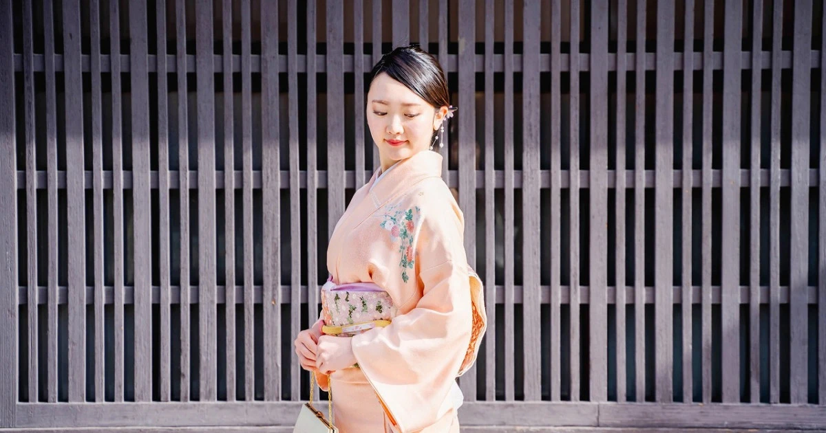 色留袖とはどんな種類の着物なの?