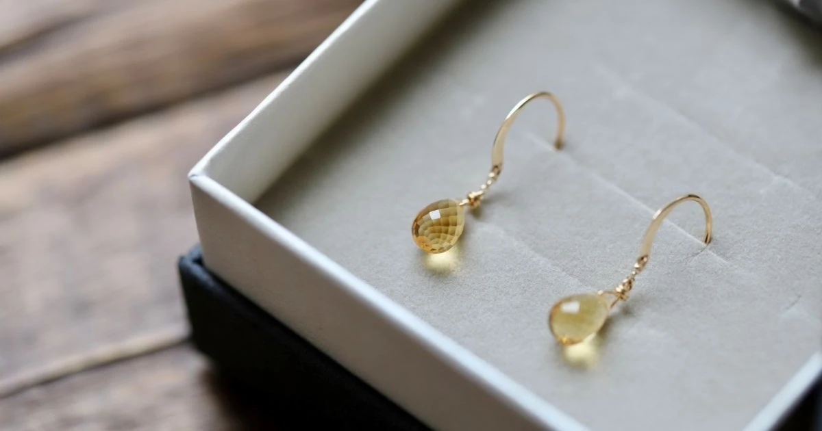 ピアスの正しい6つの捨て方！お得に処分する方法も解説！