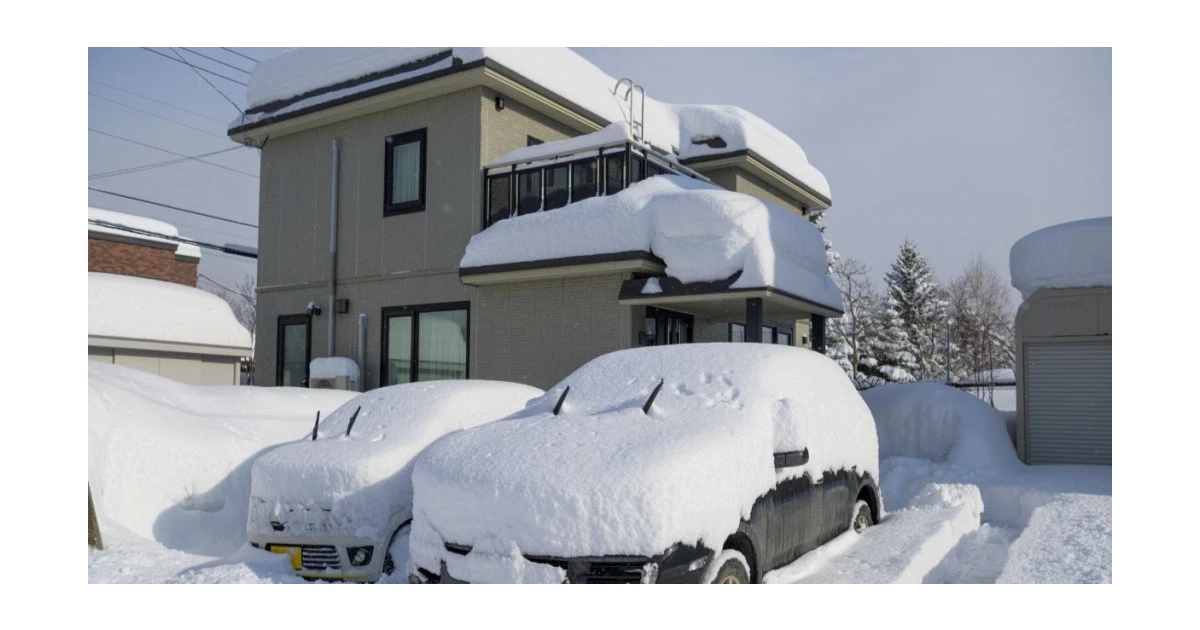 玄関の雪除けはDIYできる？雪囲いを造る費用相場と業者依頼のポイントを解説