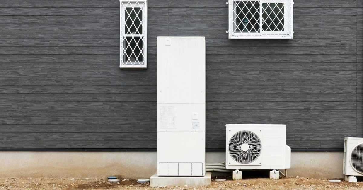 エコキュートの室外機が水漏れ？自分で確認できる原因と対処の判断基準