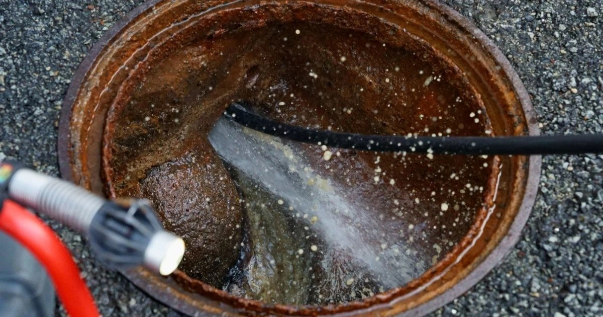 排水管の高圧洗浄は必要？料金相場や事業者選びのポイントを徹底解説！