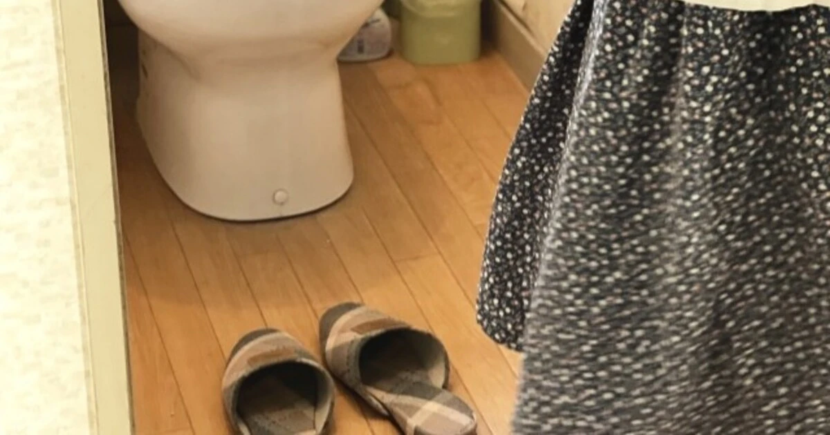 トイレの床から水漏れ!?自分でできる応急処置や業者を依頼する基準、修理費用を解説