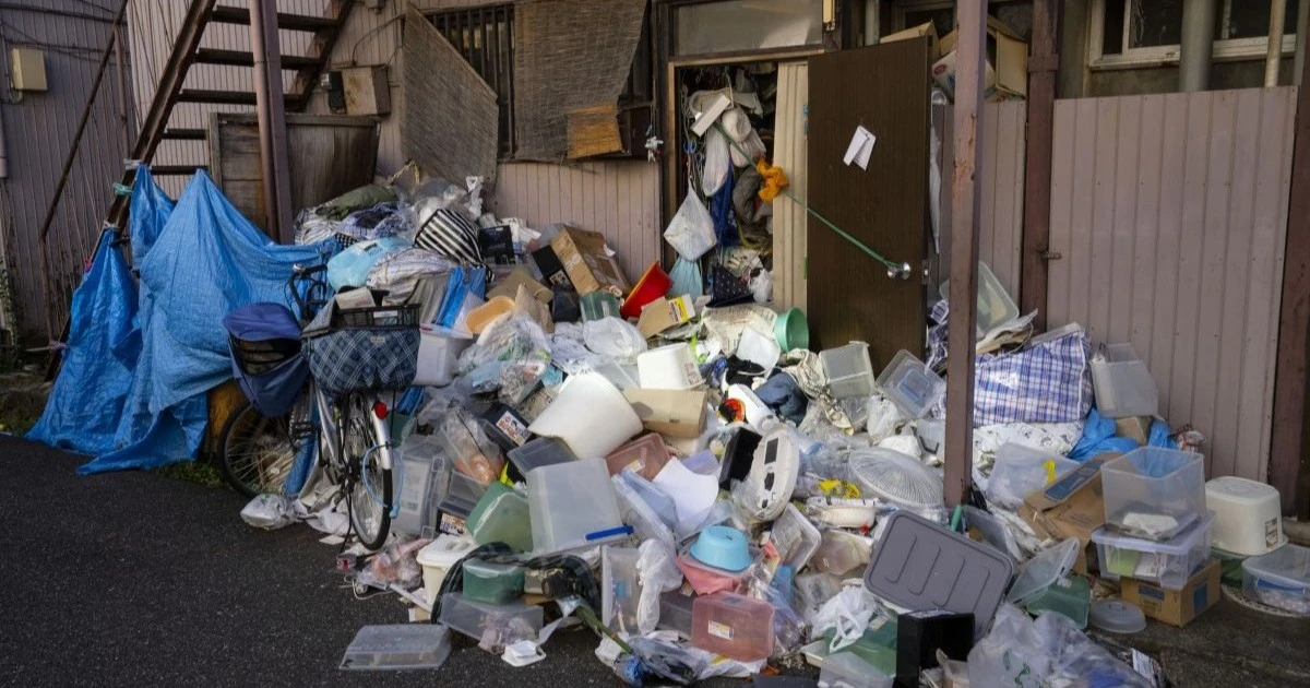 ゴミ屋敷に行政は動いてくれる？条例や行政代執行の流れを解説