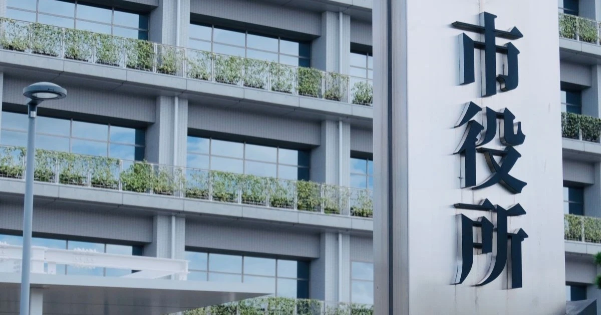 蛇の駆除は市役所に頼める？自分でできる対処法と専門事業者の選び方