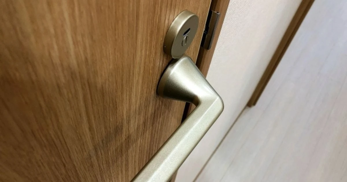 トイレの鍵が壊れたときの対処法は？開かない原因・修理方法と費用を解説