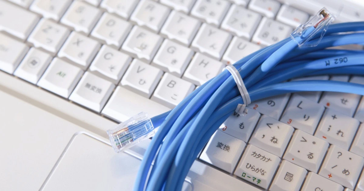 LAN配線の耐用年数はどのくらい？交換タイミングや長持ちさせるコツを解説