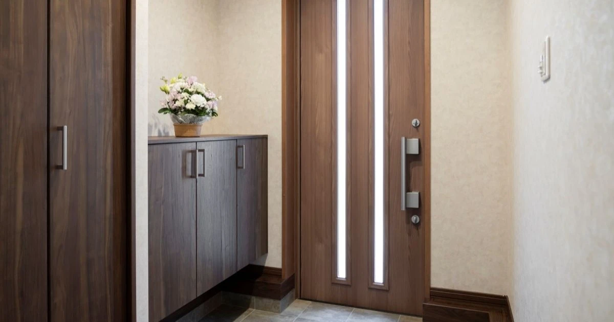 玄関の結露がひどい原因は？今すぐできる対策や便利グッズを紹介