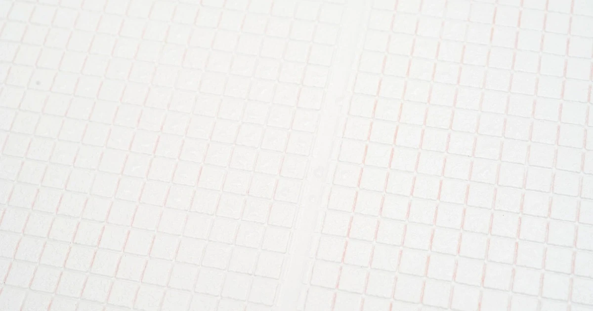 お風呂の床の白い汚れの原因と落とし方を解説