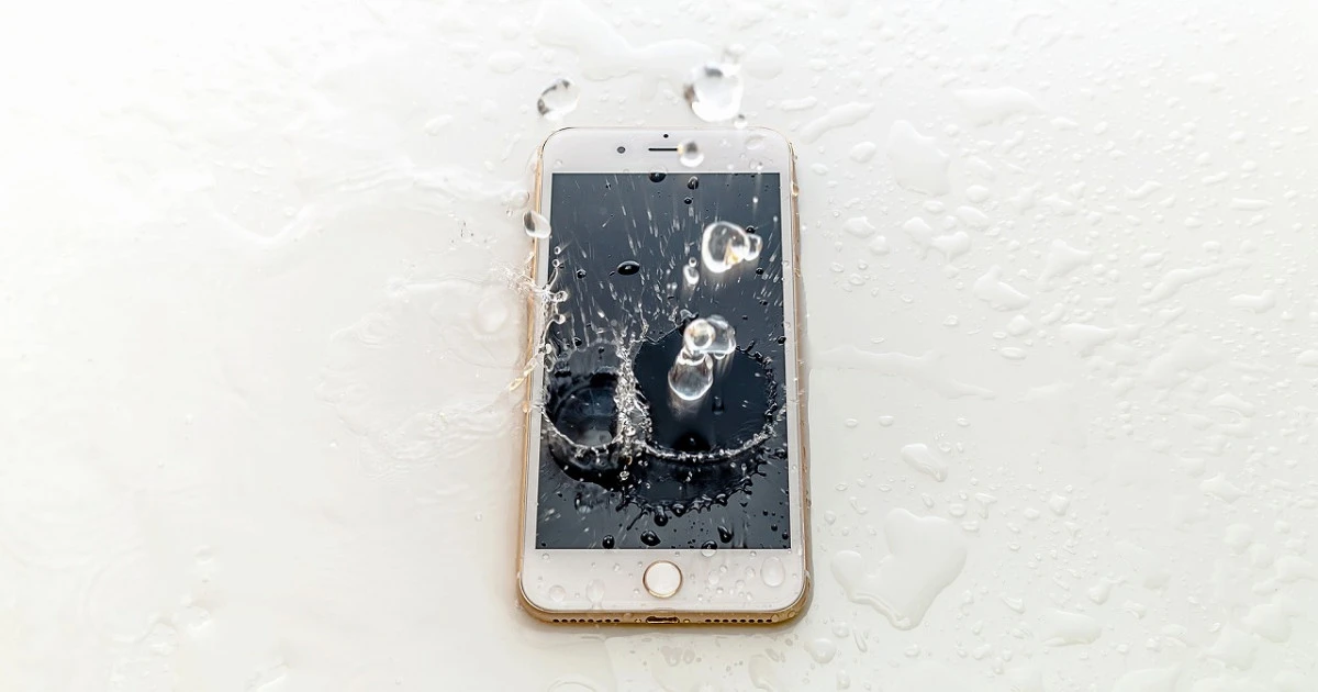 スマホの水没時の修理は自分でできる？正しい対処法を解説
