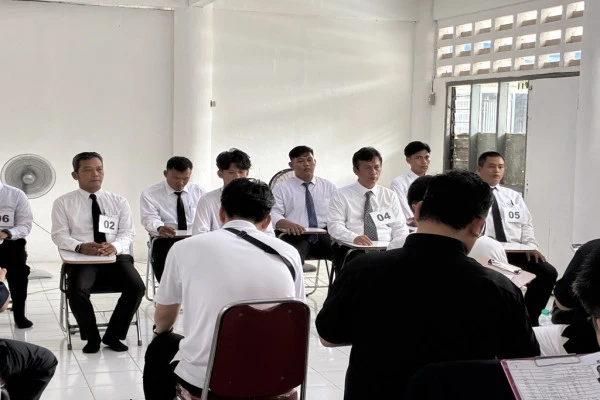 自動車運送業分野特定技能1号 取得プログラムに参加する研修生との面談の様子