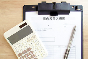 割れ ヒビ 車のガラスの修理方法や費用相場などをご紹介します Eparkくらしのレスキュー 割れ ヒビ 車のガラスの修理方法や費用相場などをご紹介します Eparkくらしのレスキュー