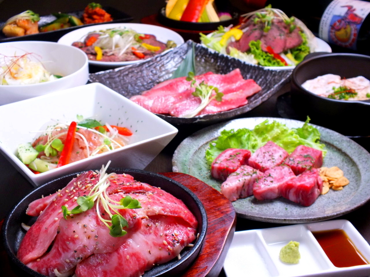 쇠고기와 쇠고기 창작 요리를 맛! 200 종의 120 분 음료 뷔페 포함 【요리 12 품】 5000 엔 코스