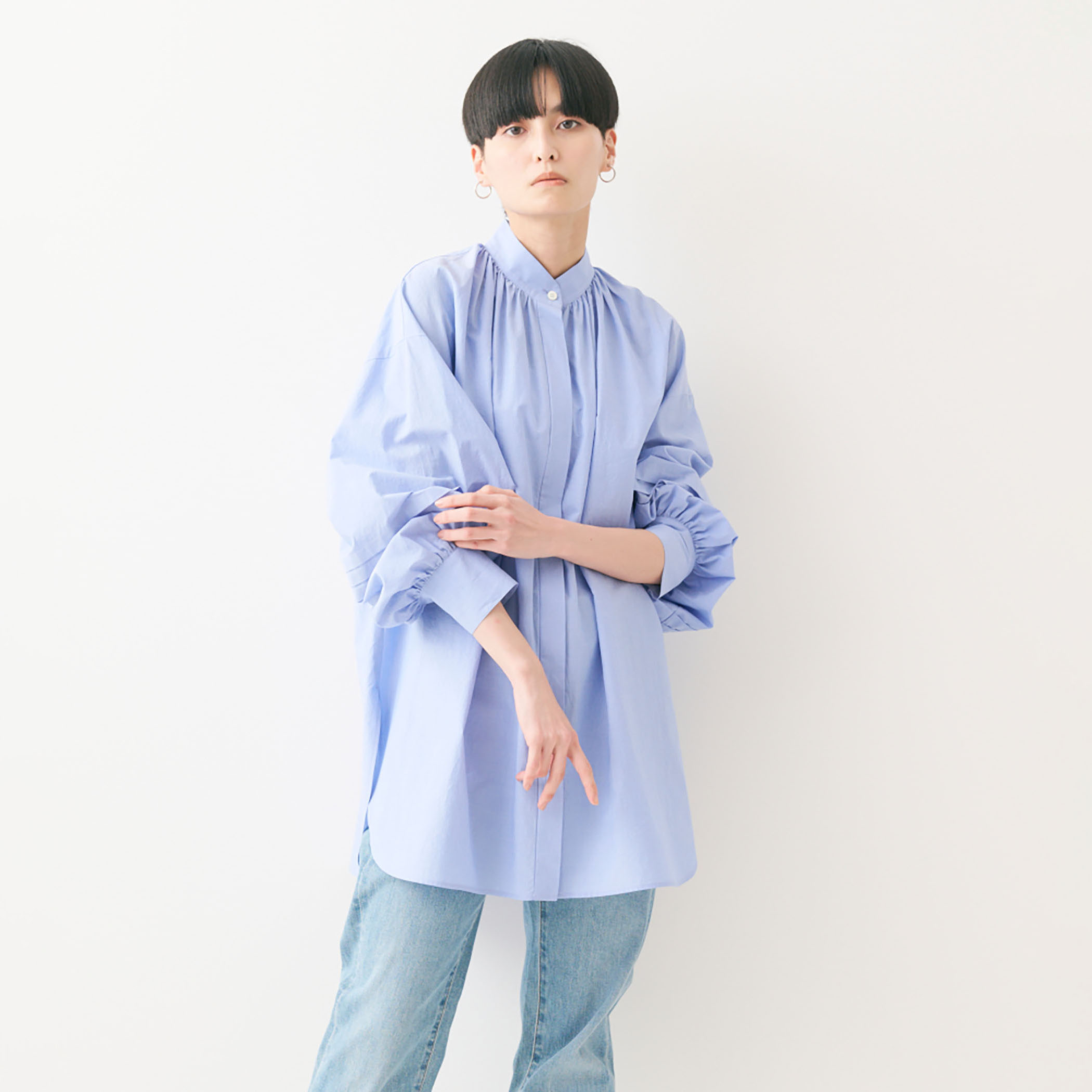 ボリュームシャンブレーブラウス