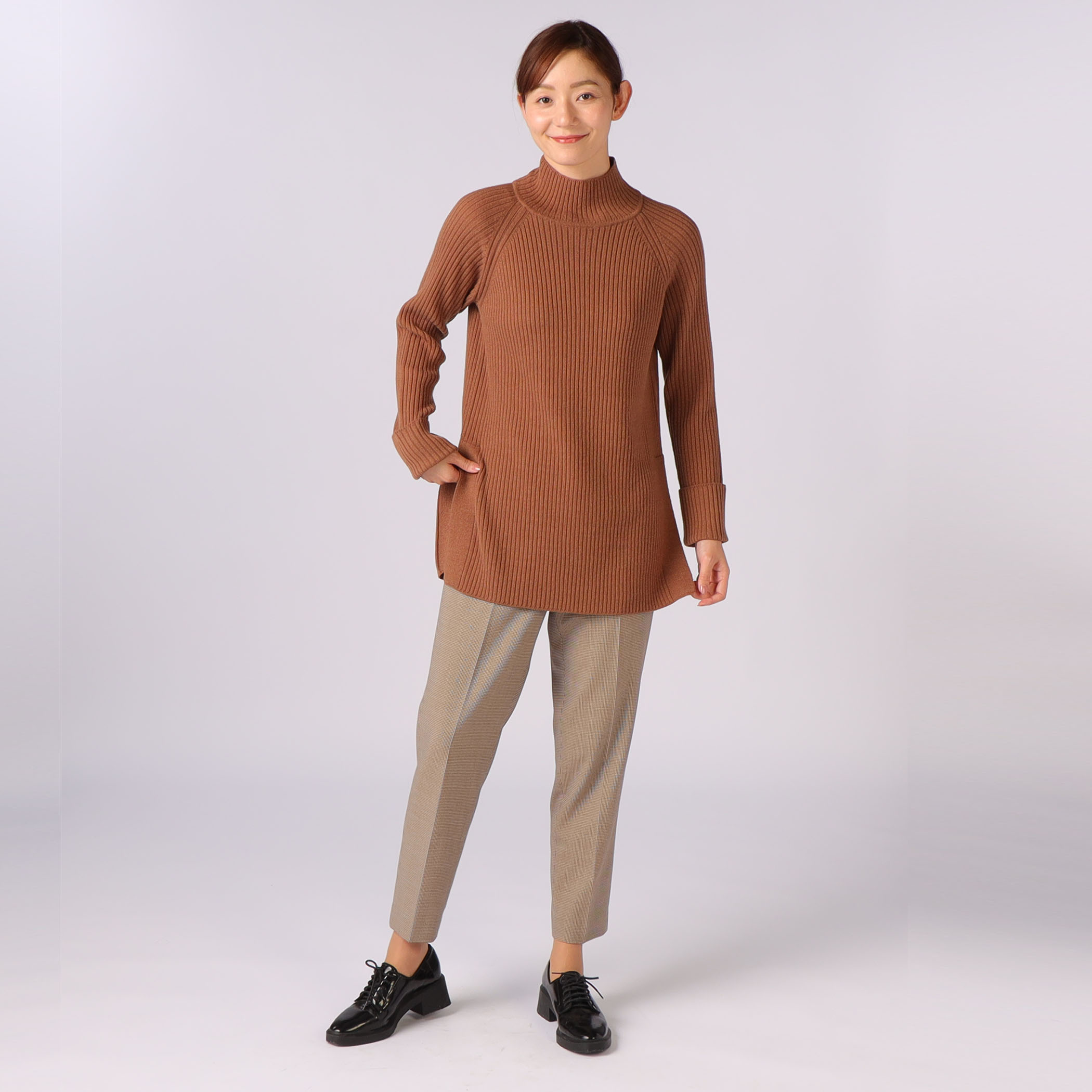 アゼリアタートルネックニット