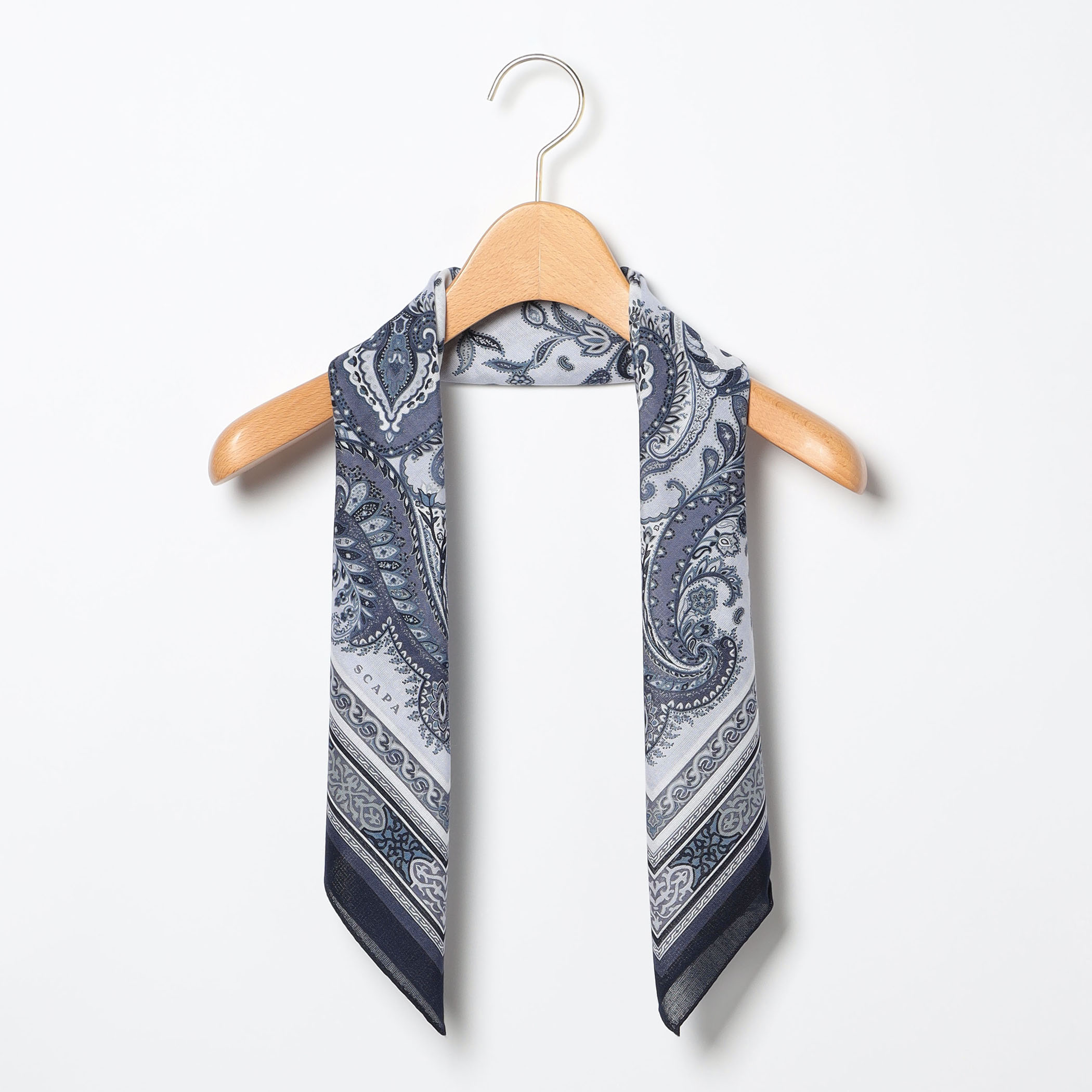 スクエアサラサスカーフ