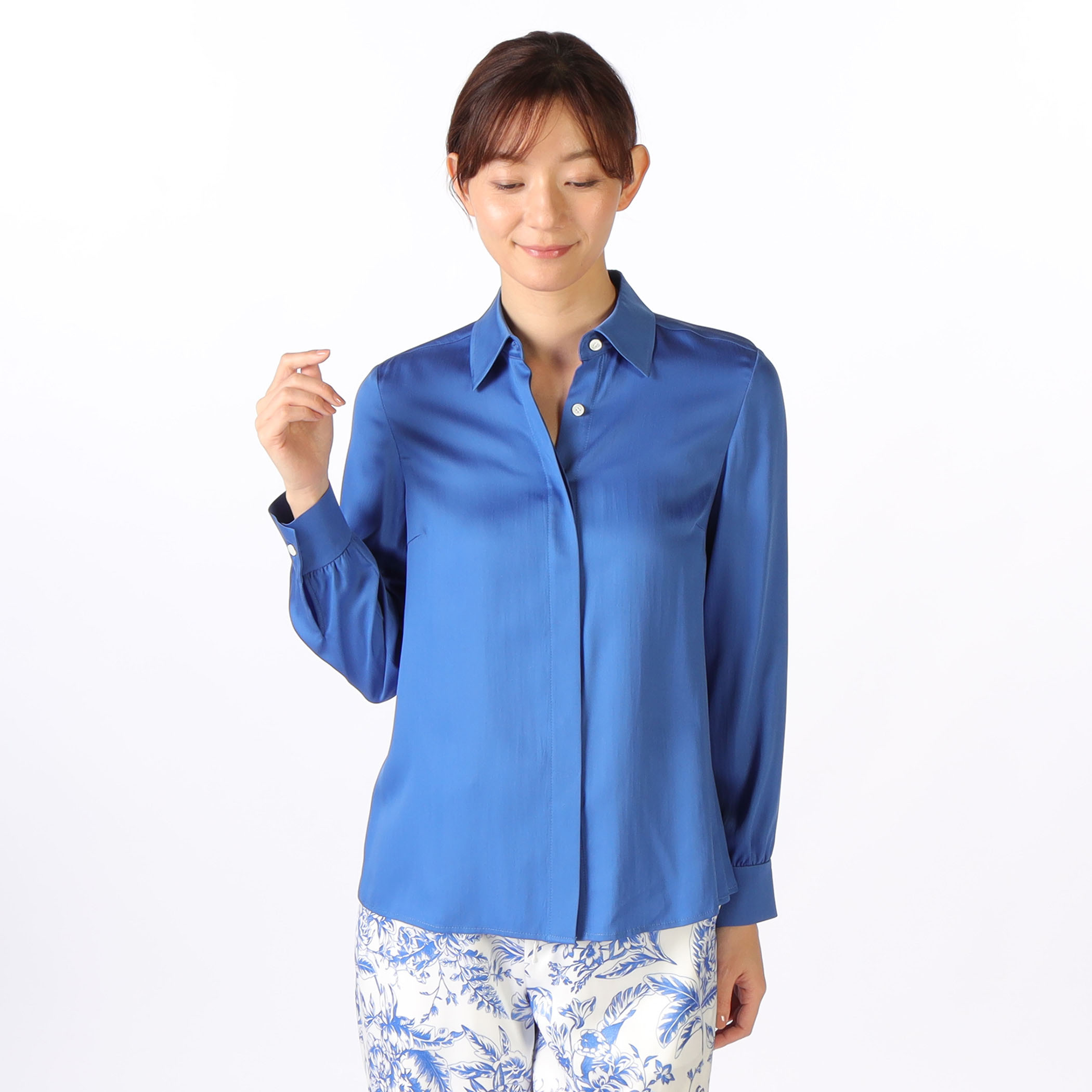 シルキーサテンブラウス