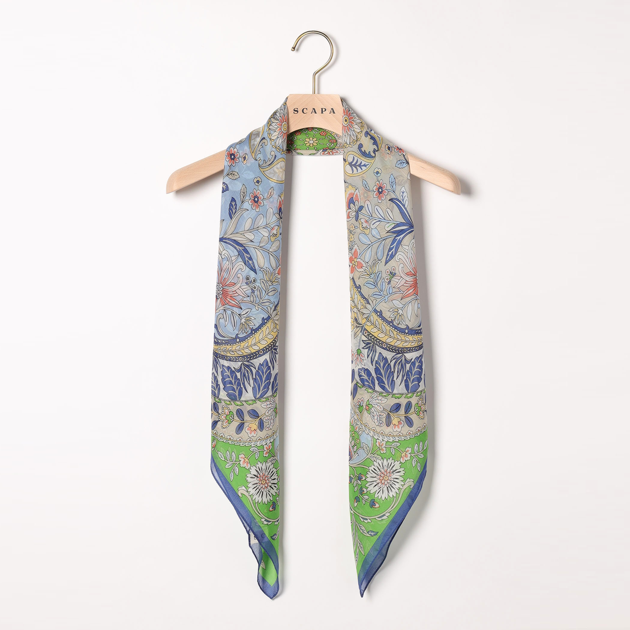 スクエアスカーフ