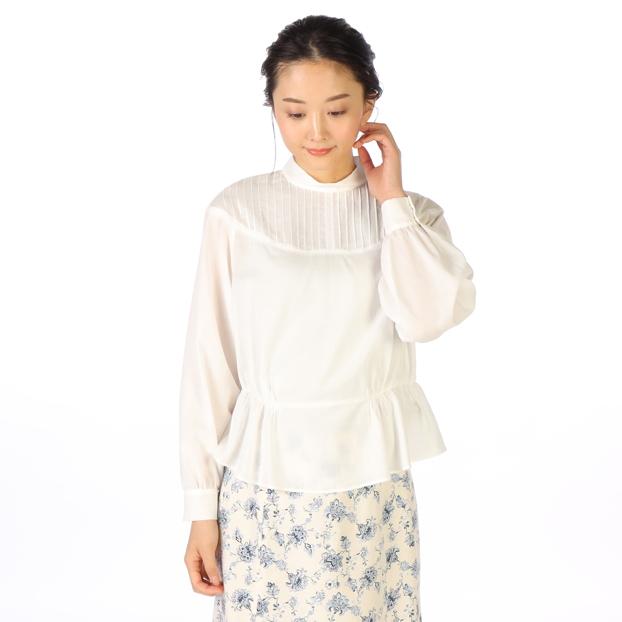 ナチュラルローンブラウス