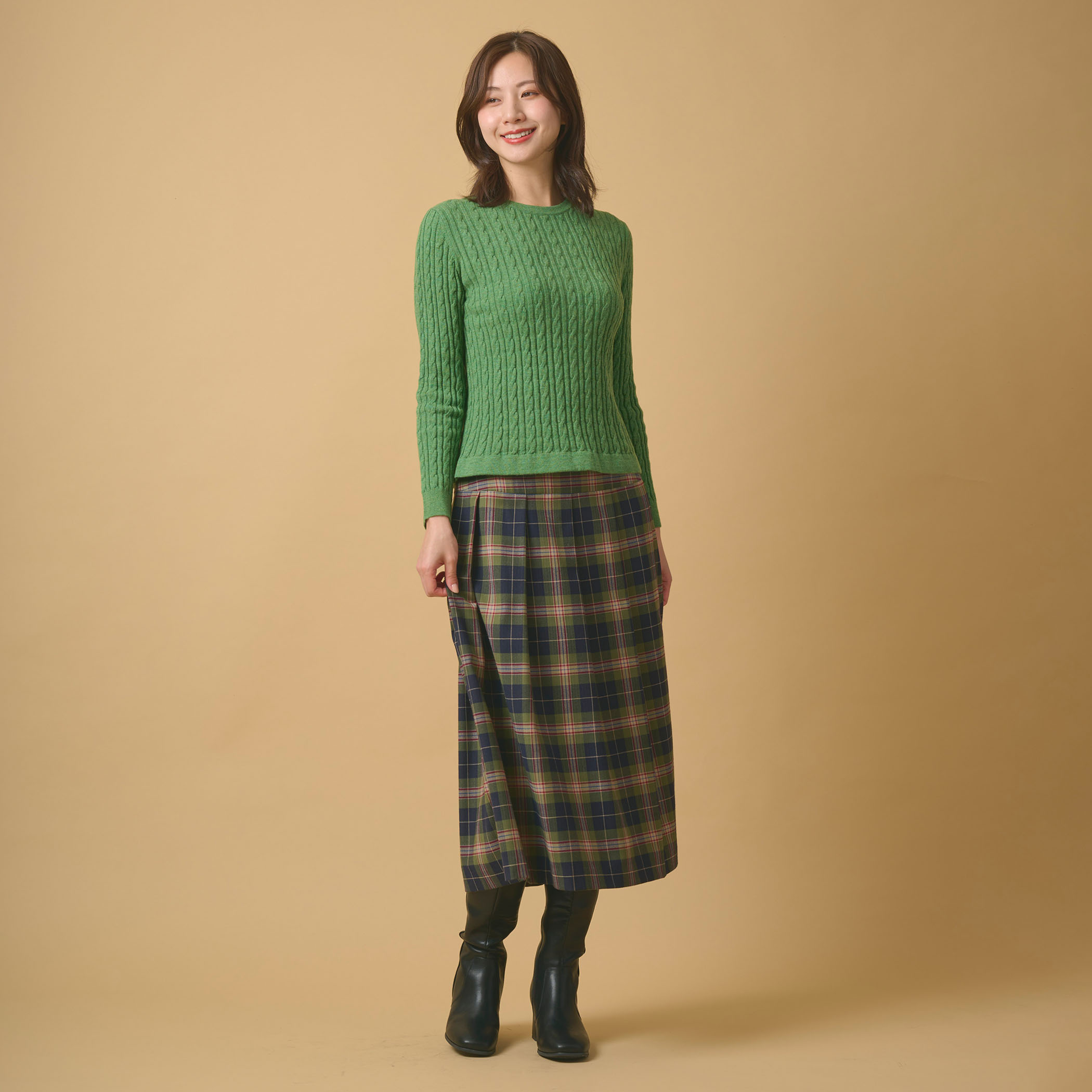 ケーブルクルーネックニット