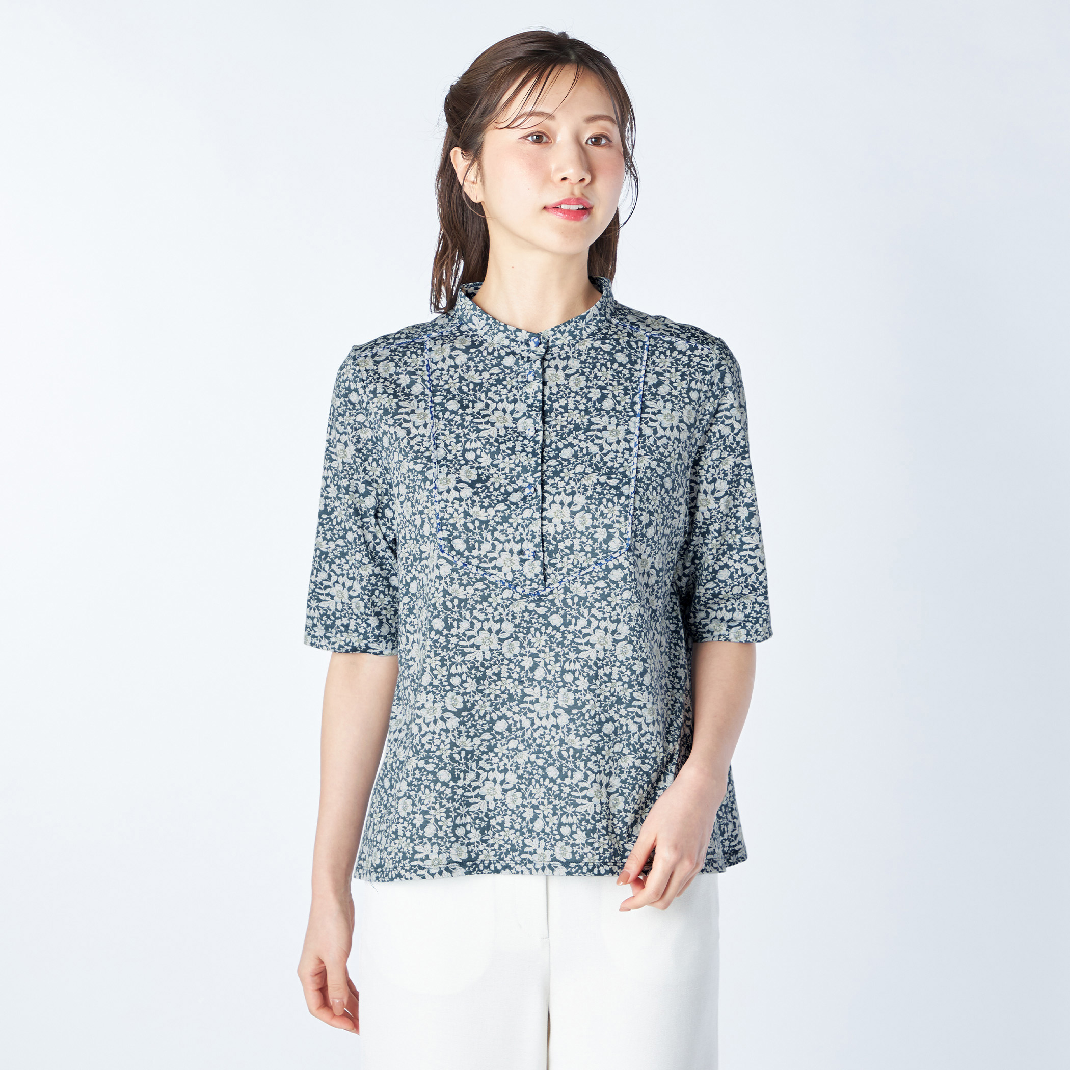 Ｌｉｂｅｒｔｙ　Ｐｒｉｎｔ　Ｌｉｚｚｙカットソー