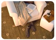 冷えは大敵！ひざかけや靴下を利用して