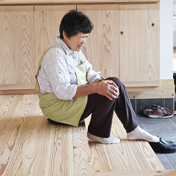 歩くことができなくなることも