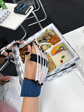 写真：患者さんの体の様子を実感する2