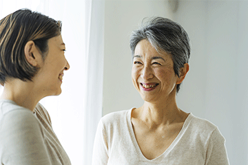 写真：笑うことは高齢者の体と心の健康を高める