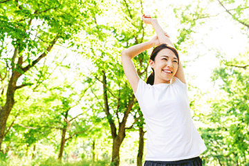 写真：ウォーキングするなら森の中