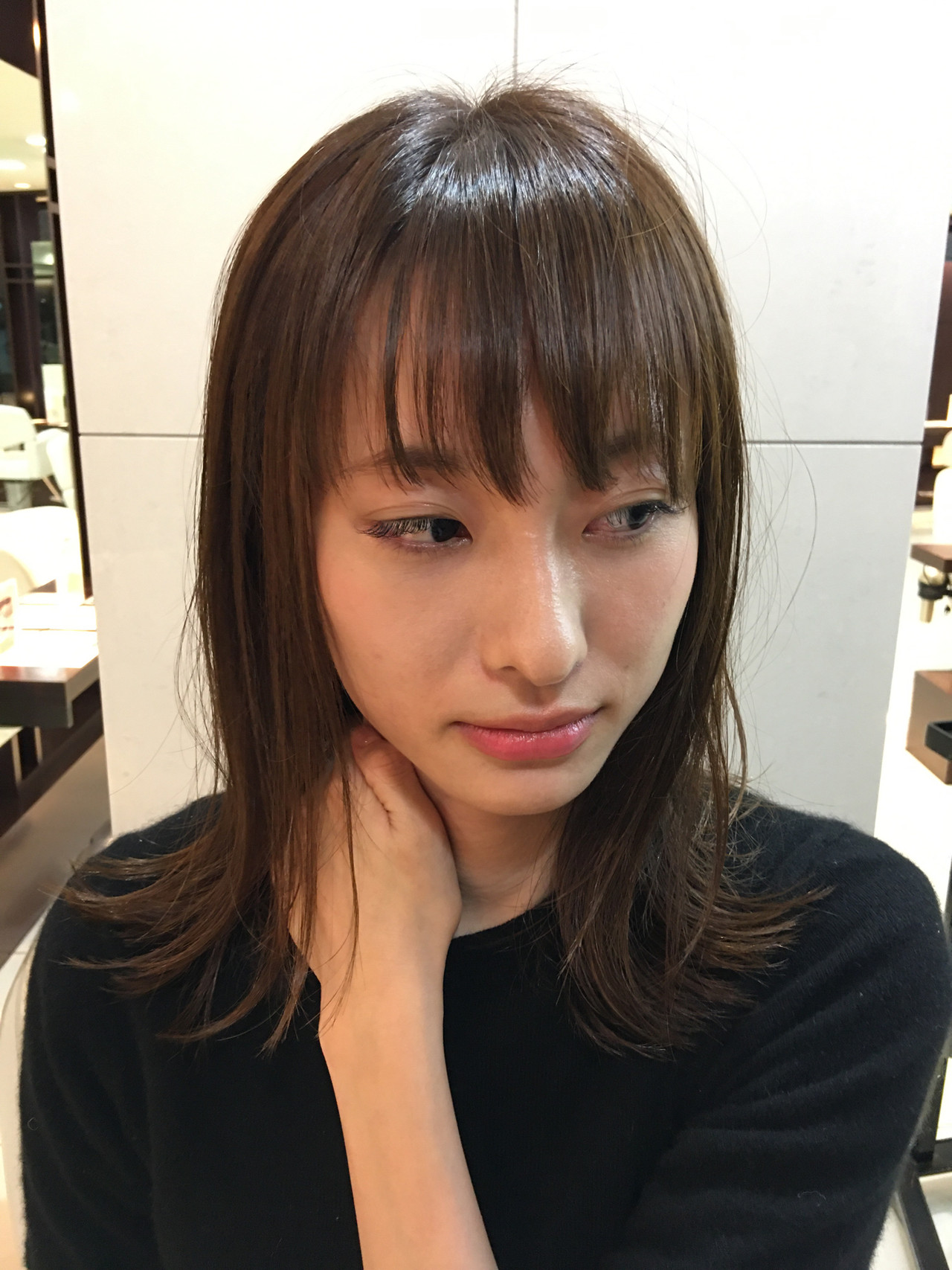 切りっぱなしボブ ミディアムヘアー ストリート ミディ Zele Aveda