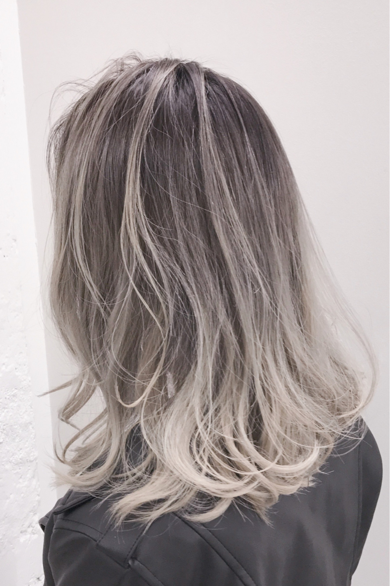 現代の髪型 最高のホワイト アッシュ カラー 剤