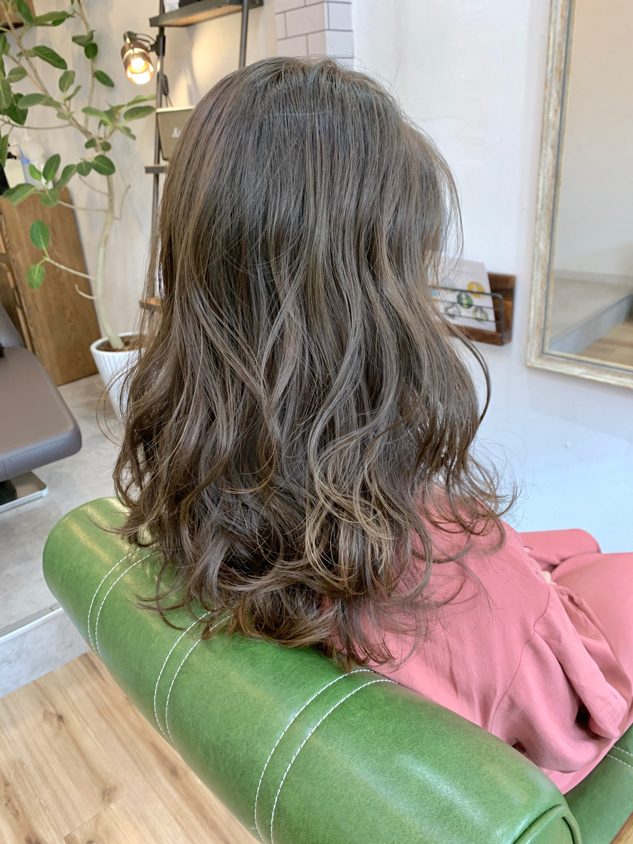 ロング エレガント アッシュグレージュ コテ巻き 美容室calmost